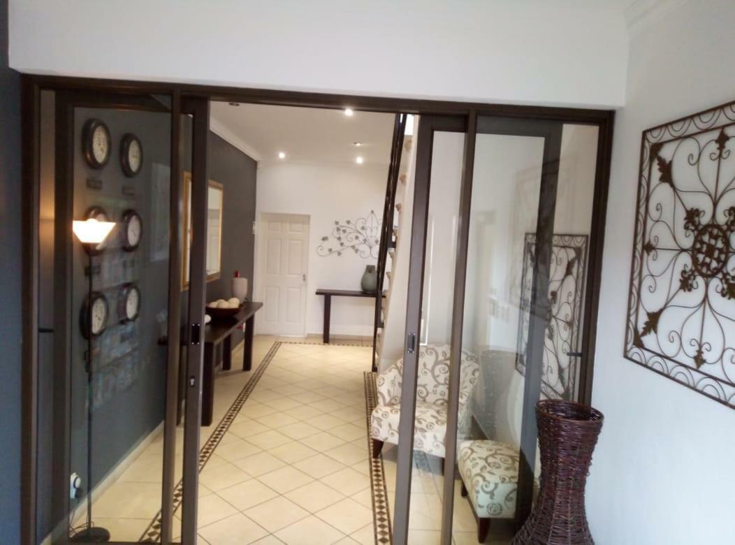 Port House Hotel Bloubergstrand Eksteriør billede
